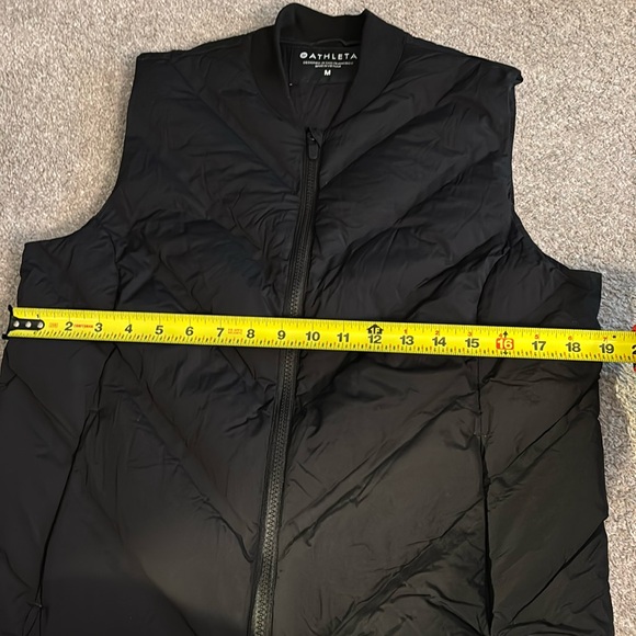 Size M puffer vest from Athleta - Picture 5 of 7